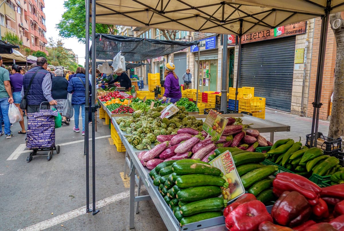 El mercadillo de Santanyí: el alma del pueblo los miércoles y sábados